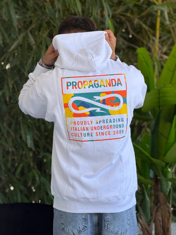 Felpa oversize propaganda con zip bianca