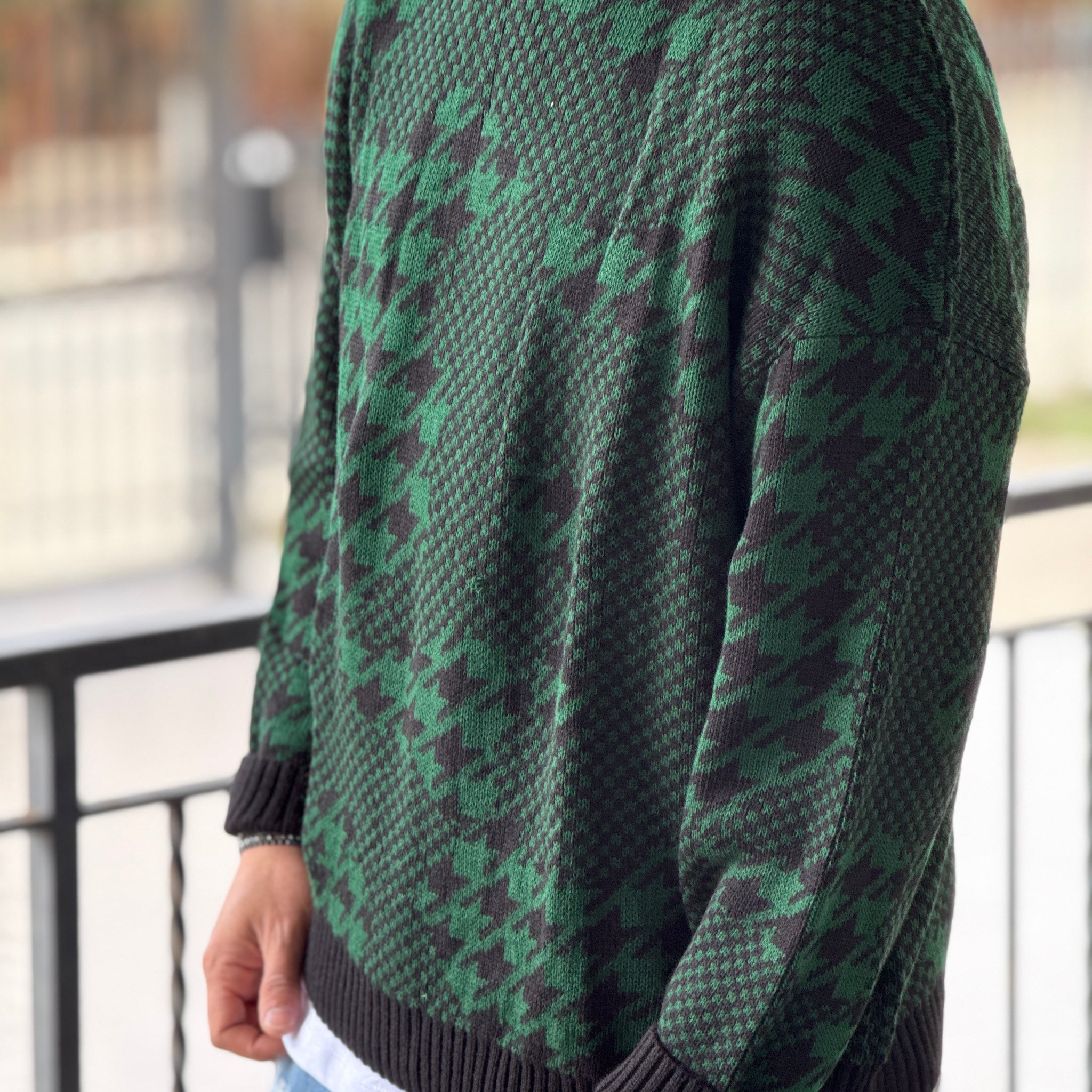Pullover oversize asimmetrico verde/nero   new job brand