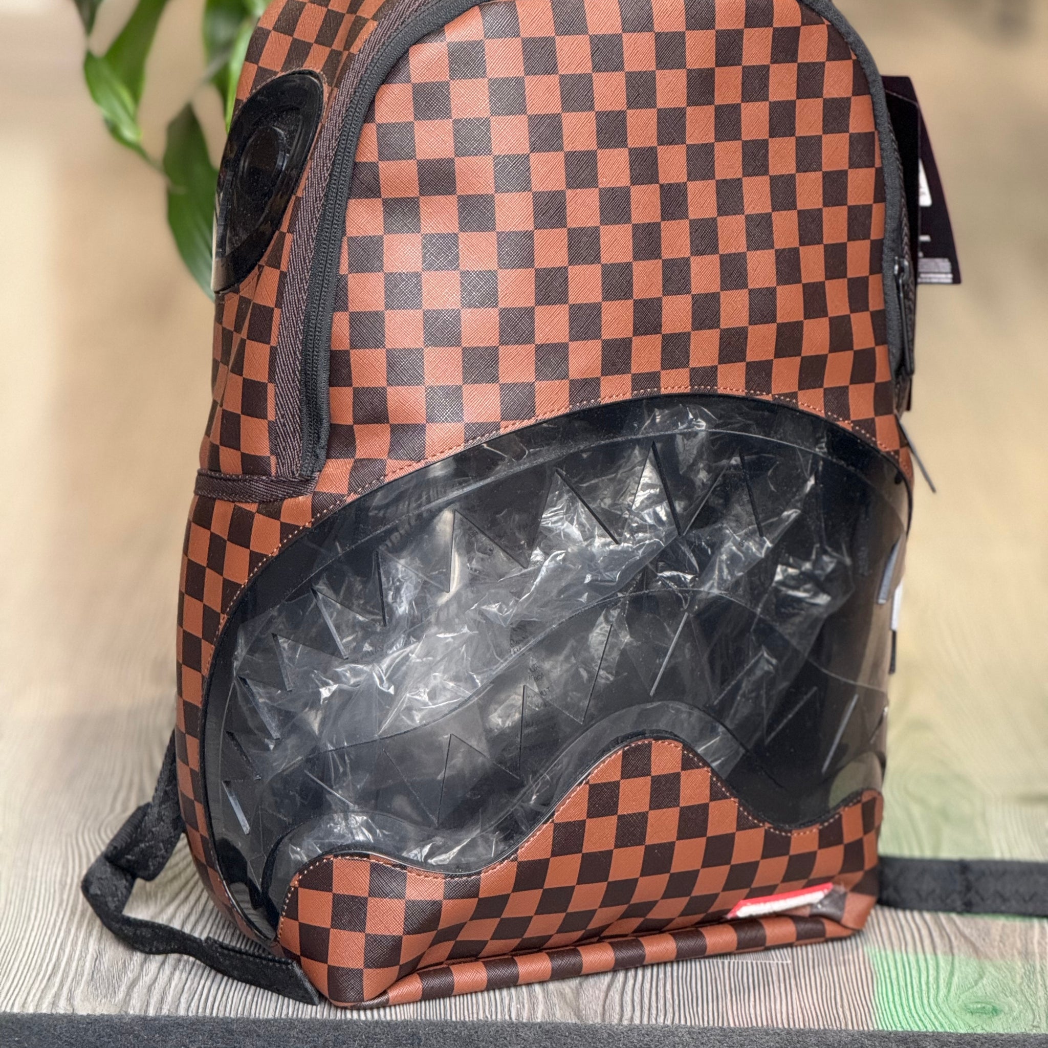 zaino "clear rubber sharks in paris" marrone