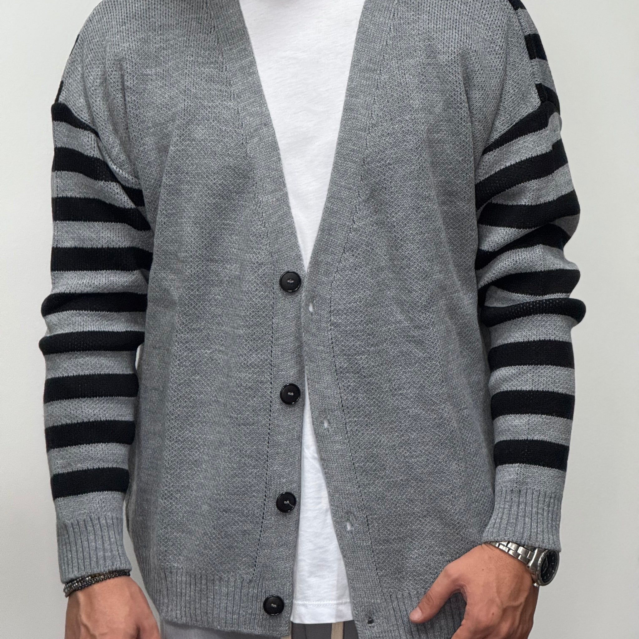 Cardigan oversize grigio fasciato in nero New Job Brand