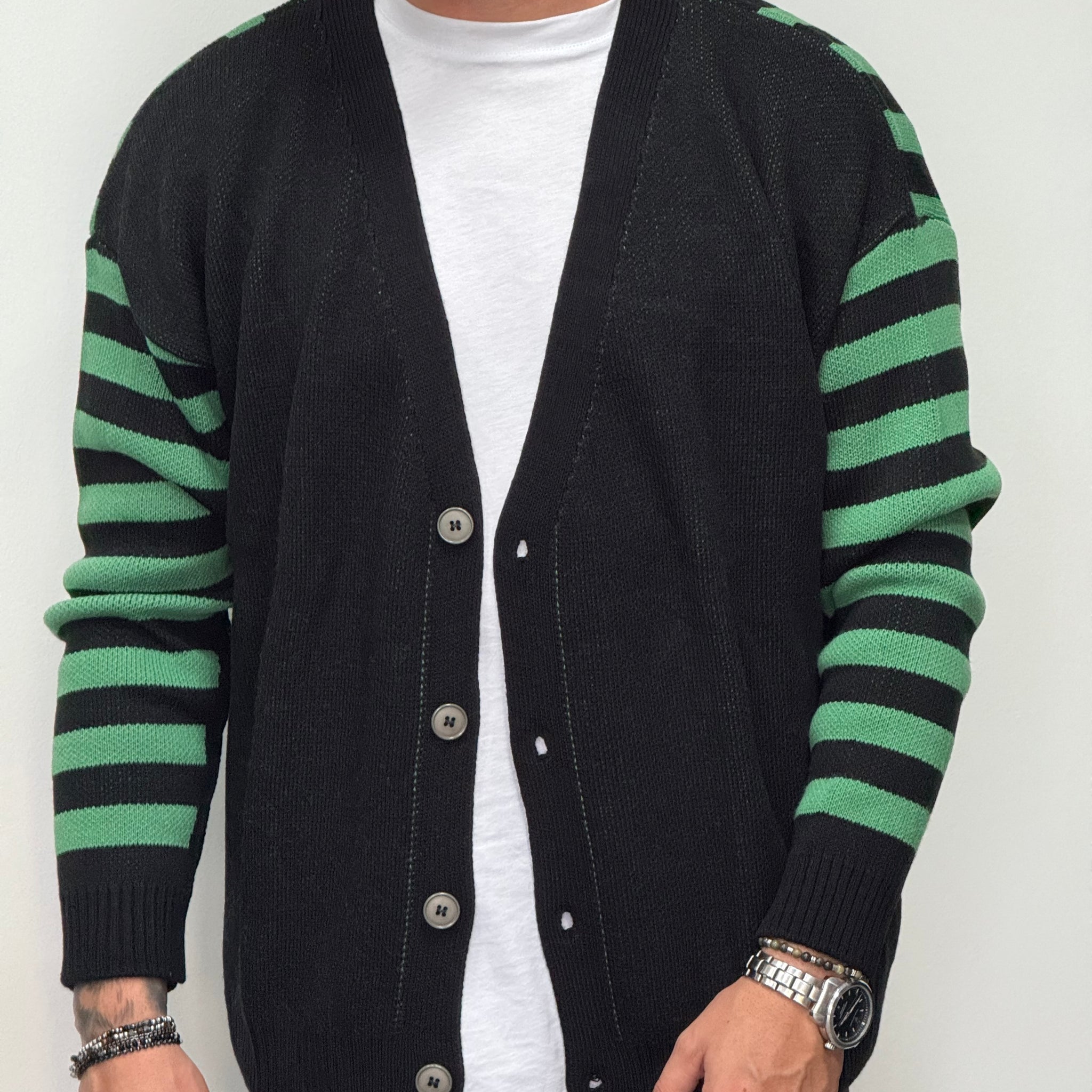 Cardigan oversize nero fasciato in verde New Job Brand