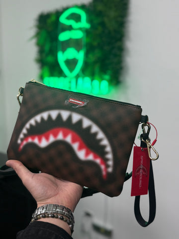 Pochette sprayground effetto sfocato sharks