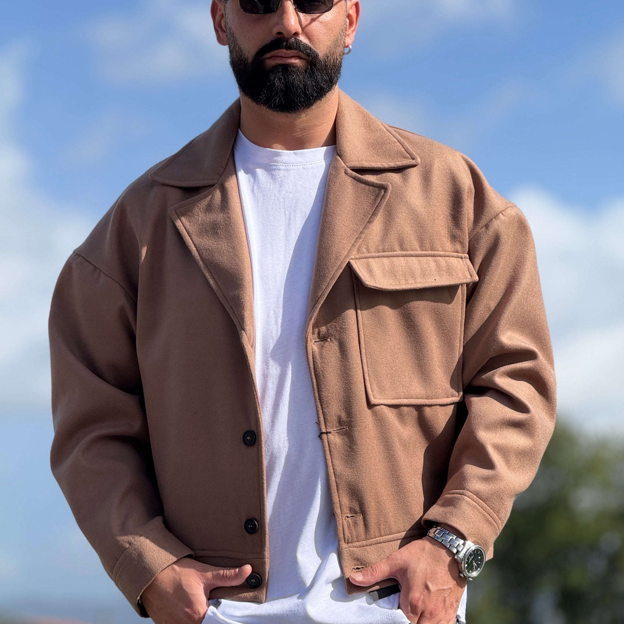 Cappotto cropped camel over new job brand